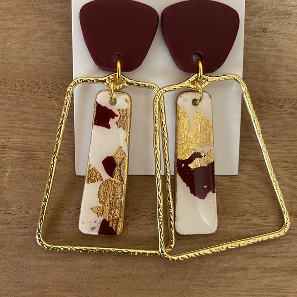 🎉♥️ NEW ARRIVAL! Mural Multi Gold Dangle Earrings Game Day Gifts - Picture 1 of 5